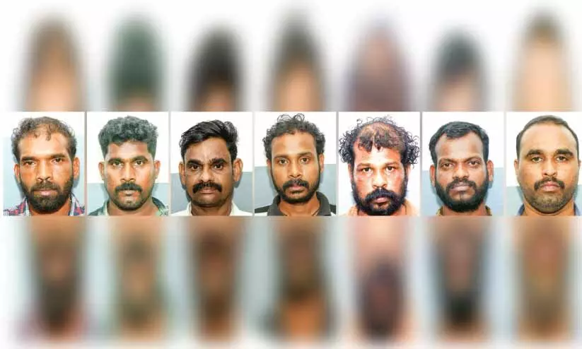 പുതുവത്സരാഘോഷത്തിനിടെ പൊലീസിന് കല്ലേറ്: ഏഴു പ്രതികൾ കീഴടങ്ങി പുതുവത്സരാഘോഷത്തിനിടെ പൊലീസിന് കല്ലേറ്: ഏഴു പ്രതികൾ കീഴടങ്ങി