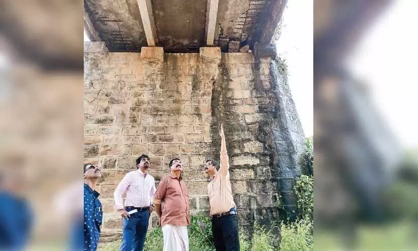 ഊട്ടറ പാലം: അറ്റകുറ്റപ്പണിക്കുശേഷം ലഘു വാഹനങ്ങൾ കടത്തിവിടാം ഊട്ടറ പാലം: അറ്റകുറ്റപ്പണിക്കുശേഷം ലഘു വാഹനങ്ങൾ കടത്തിവിടാം