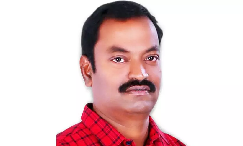 മകനെ സ്കൂളിൽ വിടാൻ പോയ മലയാളി കുഴഞ്ഞുവീണ് മരിച്ചു