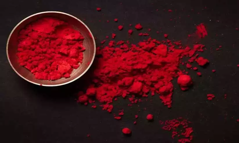 ആറാം ക്ലാസുകാരിയുടെ കഴുത്തിൽ കത്തിവെച്ച് നെറ്റിയിൽ സിന്ദൂരം ചാർത്തിയ എട്ടാം ക്ലാസുകാരൻ പിടിയിൽ