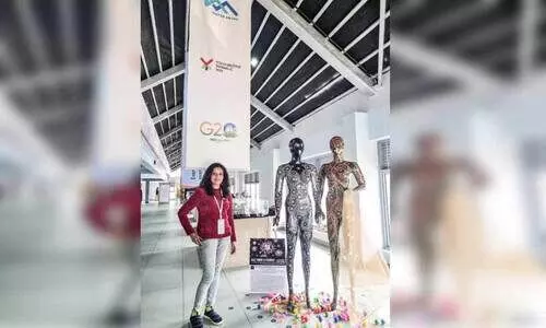 ജലമെട്രോ ടെർമിനലിൽ ‘വൈറസും കോസ്മോസും’