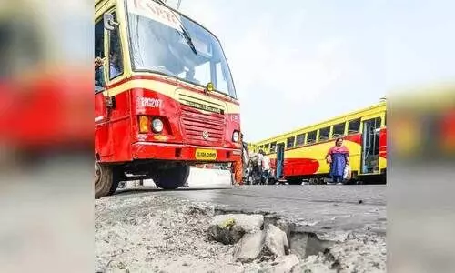 നിർമാണത്തിൽ അപാകത; കോട്ടയം കെ.എസ്​.ആർ.ടി.സി ബസ്​ സ്റ്റാൻഡ്​ യാർഡ്​ തകർന്നു