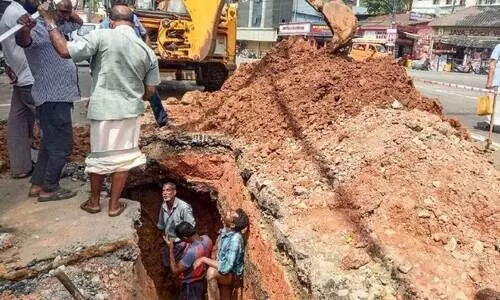 പൈപ്പ് പൊട്ടൽ പതിവ്; വൻതോതിൽ കുടിവെള്ളം പാഴാകുന്നു പൈപ്പ് പൊട്ടൽ പതിവ്; വൻതോതിൽ കുടിവെള്ളം പാഴാകുന്നു