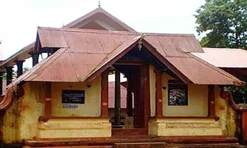 ശാ​സ്താം​കോ​ട്ട ക്ഷേ​ത്ര​ത്തി​ലെ സ്വ​ർ​ണ കൊ​ടി​മ​രം ഉ​ത്ത​ര​വ്​ ത​ങ്ങ​ളെ അ​റി​യി​ക്കാ​തെ​ -ഉ​പ​ദേ​ശ​ക​സ​മി​തി