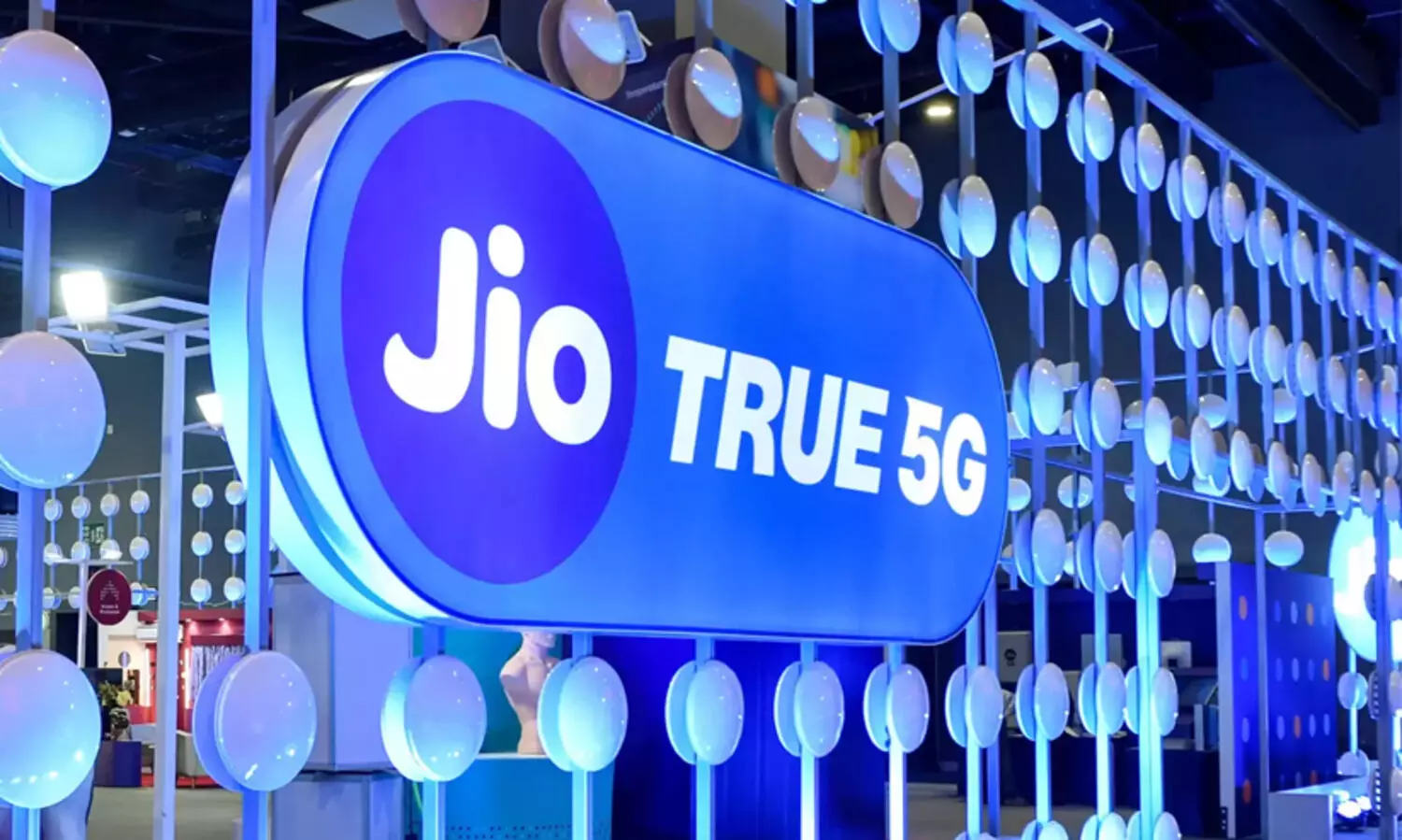 അധിക ഡാറ്റയും വൗച്ചറുകളും; ഏഴാം ജന്മദിനത്തിൽ കിടിലൻ ഓഫറുകളുമായി ജിയോ