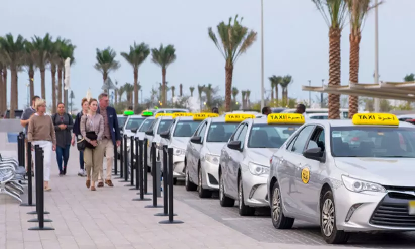 അനധികൃത ടാക്സികൾ വേണ്ട;പൊതുഗതാഗതം ഉപയോഗിക്കണം അനധികൃത ടാക്സികൾ വേണ്ട;പൊതുഗതാഗതം ഉപയോഗിക്കണം