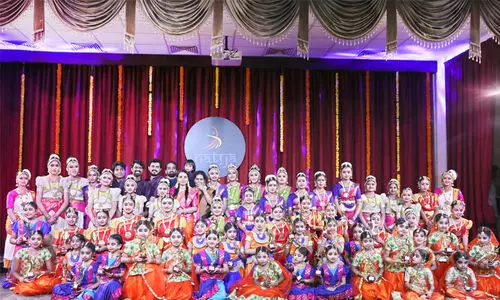 പ്ര​വാ​സ​മ​ണ്ണി​ല്‍ അ​ര​ങ്ങേ​റ്റം കു​റി​ച്ച് ന​ര്‍ത്ത​കി​മാ​ര്‍