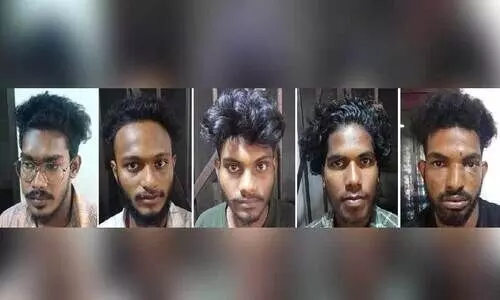 യുവാവിനെ ആക്രമിച്ച് ബൈക്കുകൾ തകർത്തു; അഞ്ചുപേർ പിടിയിൽ