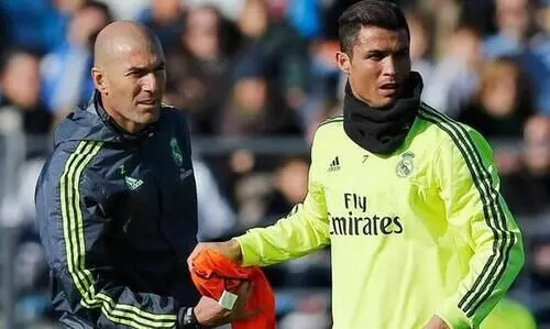 ഫ്രാൻസിനു വേണ്ട; ഗ്ലാമർ പരിശീലകൻ സിദാനെ കാത്ത് ഈ രാജ്യങ്ങൾ..