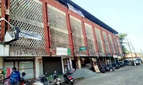 പൊ​ളി​ക്കാ​ൻ നി​ർ​ദേ​ശി​ച്ച കെ​ട്ടി​ട​ത്തി​ൽ കോ​ർ​പ​റേ​ഷ​ന്‍റെ ‘ന​വീ​ക​ര​ണ ധൂ​ർ​ത്ത്’