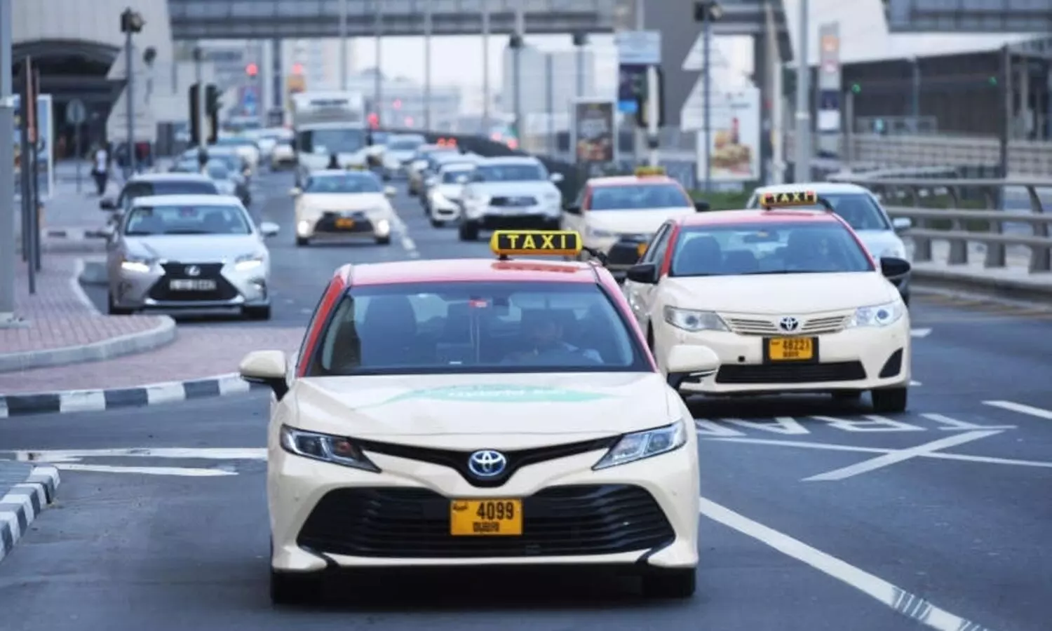 ഇന്ധന വിലക്കുറവ്​; ദുബൈയിൽ നിരക്ക്​ കുറച്ച്​ ടാക്​സികൾ