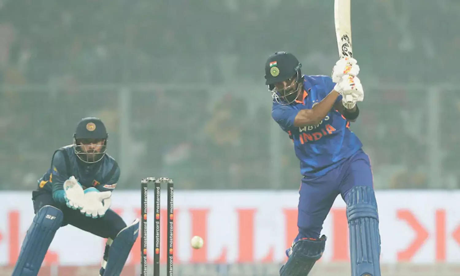 രക്ഷകനായി കെ.എൽ. രാഹുൽ (62*); ലങ്കക്കെതിരെ ഇന്ത്യക്ക് നാലു വിക്കറ്റ് ജയം; പരമ്പര