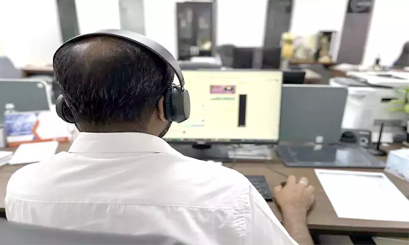 തൊ​ഴി​ൽ ന​ഷ്ട​പ്പെ​ടു​ന്ന​വ​ർ​ക്ക്​ ഇ​ൻ​ഷു​റ​ൻ​സ്​; ജീ​വ​ന​ക്കാ​ര​ൻ യു.​എ.​ഇ​യി​ൽ ഉ​ണ്ടാ​ക​ണം