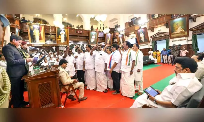 ഇറങ്ങിപ്പോയ ഗവർണറും  ഉറങ്ങിപ്പോകാഞ്ഞ സ്റ്റാലിനും