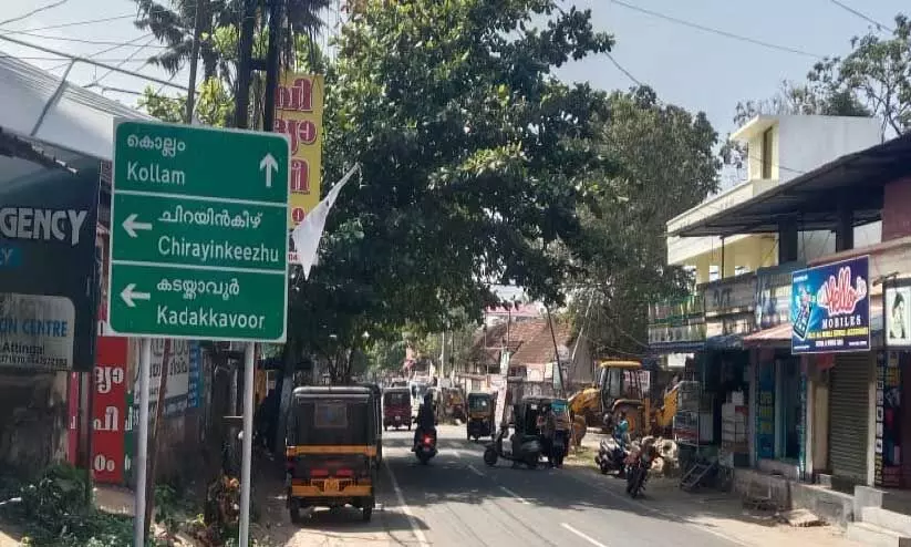 വഴിതെറ്റിച്ച്​ സൂചന ബോർഡ്; മാറ്റിസ്ഥാപിക്കാൻ നടപടിയില്ല