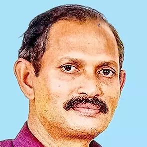 ബൈ​ക്കും സ്കൂ​ട്ട​റും കൂ​ട്ടി​യി​ടി​ച്ച്  മുൻ പ്രവാസി മ​രി​ച്ചു