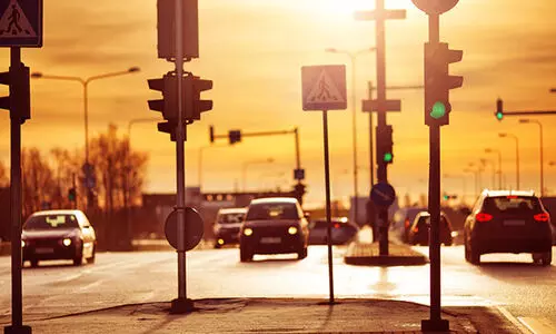 ആ​ലി​യി​ലെ ശൈ​ഖ്​ സാ​യി​ദ്​ റോ​ഡി​ൽ ഗ​താ​ഗ​ത നി​യ​ന്ത്ര​ണം