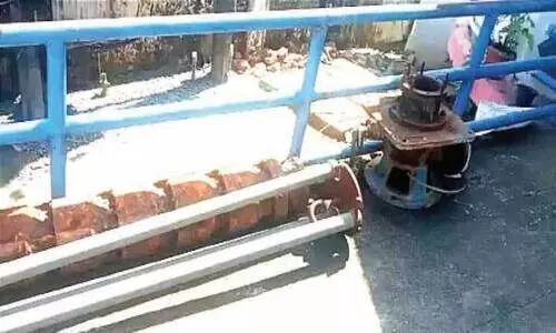 മോ​ട്ടോ​ർ അ​ഴി​ച്ചു​വെ​ച്ചു; കു​ടി​വെ​ള്ളം കി​ട്ടാ​തെ ജ​നം