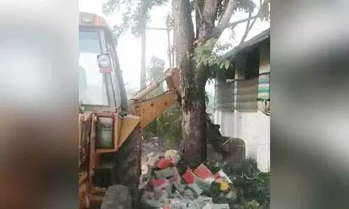 ദേശീയ പാത വികസനം; എടമുട്ടം യു.പി സ്കൂൾ പൊളിച്ചു തുടങ്ങി ദേശീയ പാത വികസനം; എടമുട്ടം യു.പി സ്കൂൾ പൊളിച്ചു തുടങ്ങി