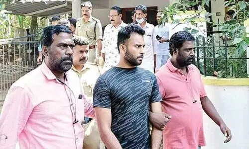 കു​ന്നം​കു​ളം ക​വ​ർ​ച്ച: തെ​ളി​വെ​ടു​ത്തു