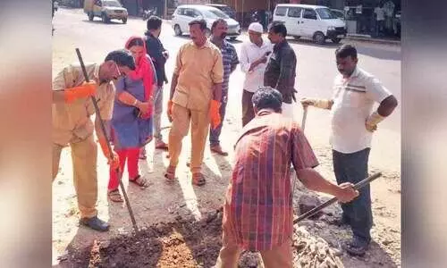 അഴുക്കുചാലിലേക്ക് മാലിന്യം ഒഴുക്കൽ: നടപടിക്കൊരുങ്ങി ഒറ്റപ്പാലം നഗരസഭ അഴുക്കുചാലിലേക്ക് മാലിന്യം ഒഴുക്കൽ: നടപടിക്കൊരുങ്ങി ഒറ്റപ്പാലം നഗരസഭ
