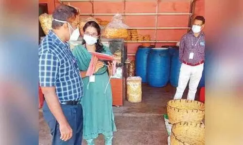 വ്യാപാര സ്ഥാപനങ്ങളിൽ ആരോഗ്യ വകുപ്പ് പരിശോധന