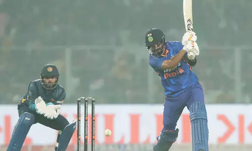 രക്ഷകനായി കെ.എൽ. രാഹുൽ (62*); ലങ്കക്കെതിരെ ഇന്ത്യക്ക് നാലു വിക്കറ്റ് ജയം; പരമ്പര