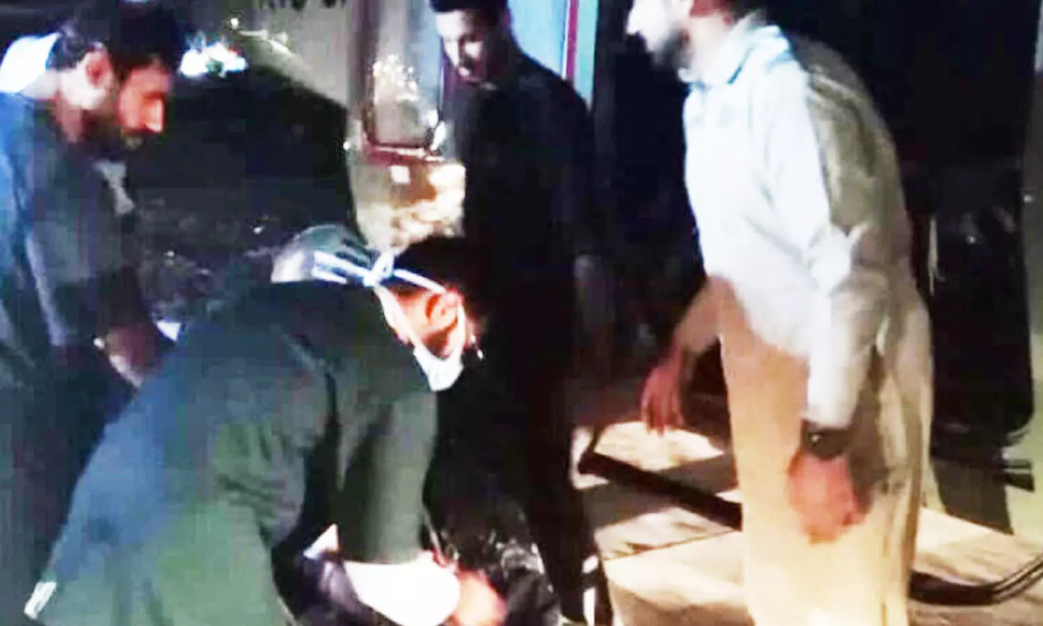 മ​ല​യി​ൽ​നി​ന്ന്​ വീ​ണ്​  വി​ദേ​ശ​വ​നി​ത​ക്ക്​ പ​രി​ക്ക്