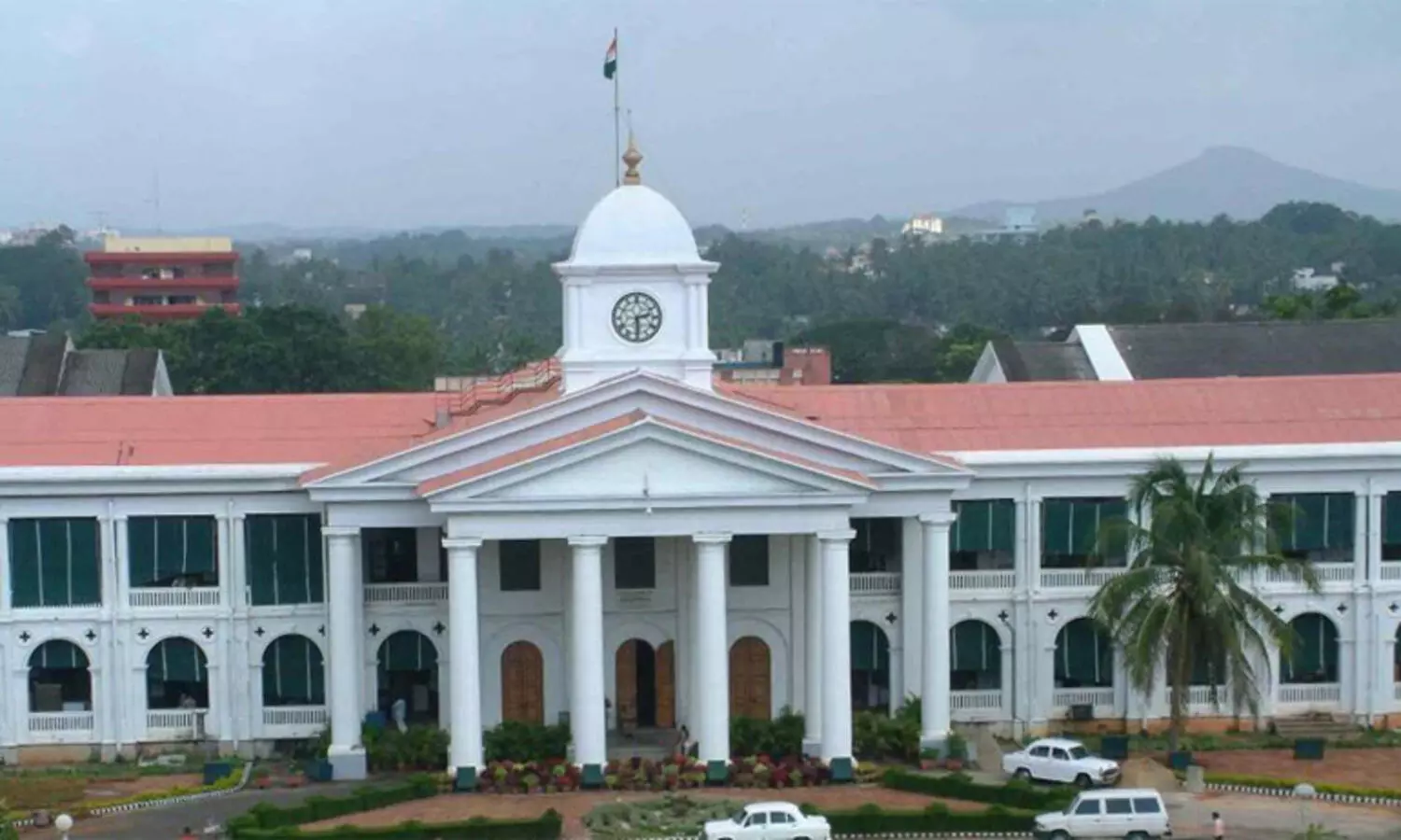 സർക്കാർ വാഹനങ്ങൾ ദുരുപയോഗം ചെയ്തവർ പിഴ അടക്കണമെന്ന് ധനകാര്യ വിഭാഗത്തിന്റെ റിപ്പോർട്ട്