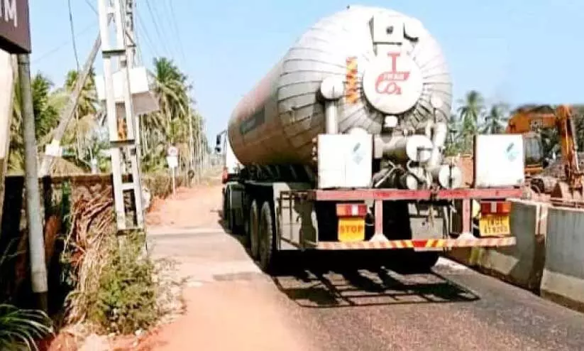 ദേശീയപാത വികസനം; തോട്ടം ജങ്ഷൻ അപകട മേഖല ദേശീയപാത വികസനം; തോട്ടം ജങ്ഷൻ അപകട മേഖല