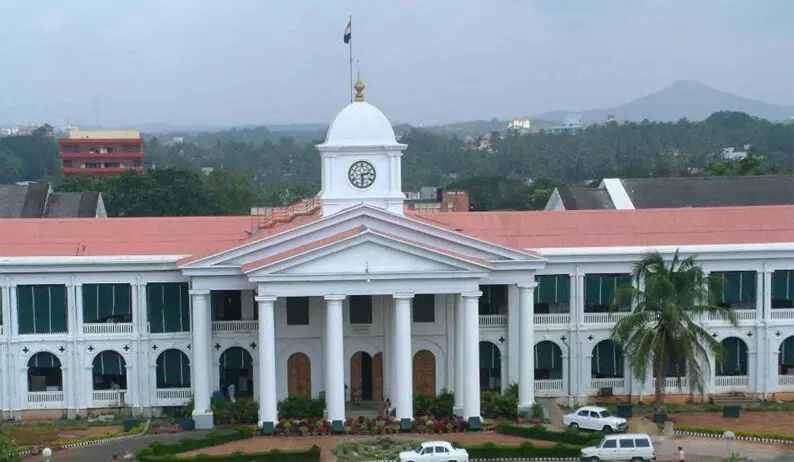 സർക്കാർ വാഹനങ്ങൾ ദുരുപയോഗം ചെയ്തവർ പിഴ അടക്കണമെന്ന് ധനകാര്യ വിഭാഗത്തിന്റെ റിപ്പോർട്ട് സർക്കാർ വാഹനങ്ങൾ ദുരുപയോഗം ചെയ്തവർ പിഴ അടക്കണമെന്ന് ധനകാര്യ വിഭാഗത്തിന്റെ റിപ്പോർട്ട്