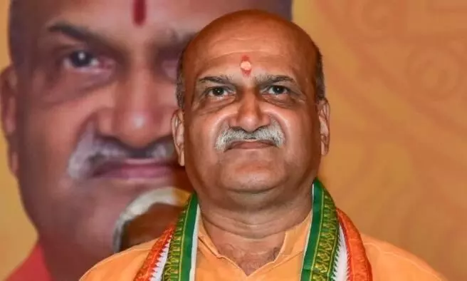 ഹിന്ദു സ്ത്രീകളുടെ സംരക്ഷണത്തിന്​ വീട്ടിൽ വാളുകൾ കരുതണം -പ്രമോദ്​ മുത്താലിക്​