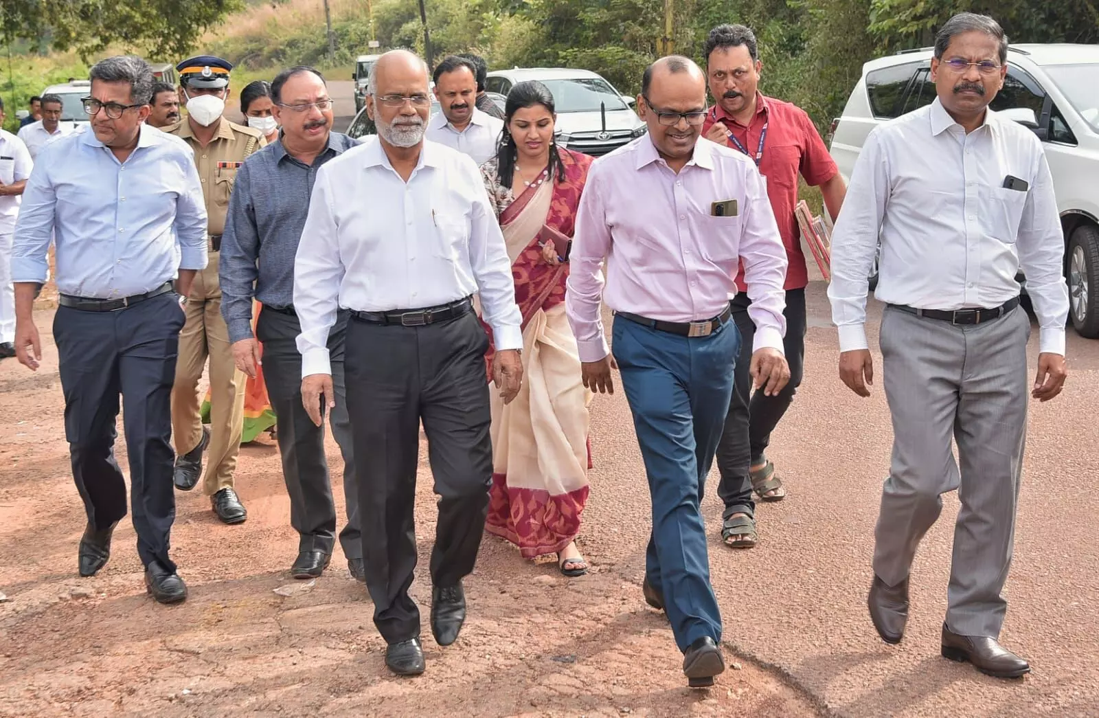 കേരള ഹൈകോടതി കളമശ്ശേരിയിലേക്ക് മാറ്റുന്നു; ഉന്നതതല സംഘം സ്ഥലം സന്ദർശിച്ചു കേരള ഹൈകോടതി കളമശ്ശേരിയിലേക്ക് മാറ്റുന്നു; ഉന്നതതല സംഘം സ്ഥലം സന്ദർശിച്ചു