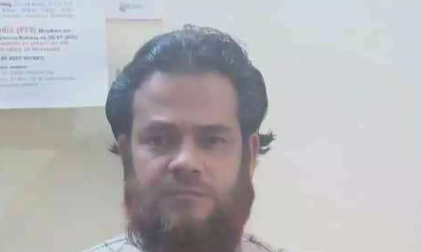 വിദ്യാർഥിനികളെ പീഡിപ്പിച്ച അധ്യാപകൻ റിമാൻഡിൽ; 25ഓളം പരാതികൾ വിദ്യാർഥിനികളെ പീഡിപ്പിച്ച അധ്യാപകൻ റിമാൻഡിൽ; 25ഓളം പരാതികൾ