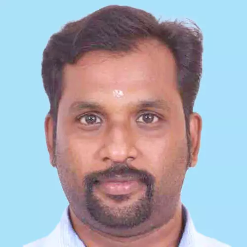 ബൈ​ക്ക് ഡി​വൈ​ഡ​റി​ല്‍ ഇ​ടി​ച്ച് യു​വാ​വ് മ​രി​ച്ചു