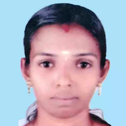 യു​വ​തി ട്രെ​യി​ൻ ത​ട്ടി മ​രി​ച്ചു