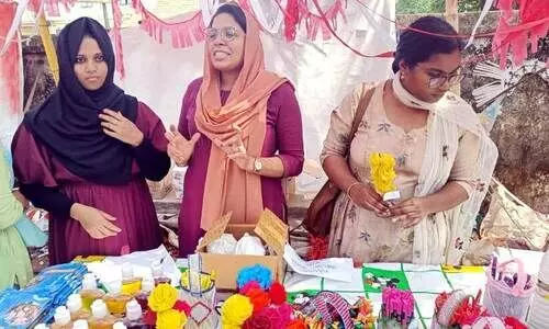 ബഡ്സ് സ്പെഷൽ സ്കൂൾ വിദ്യാർഥികൾ നിർമിച്ച ഉൽപന്നങ്ങൾ വിറ്റ് ഫാറൂഖ് ​ട്രെയിനിങ് കോളജ് എൻ.എസ്.എസ് യൂനിറ്റ്