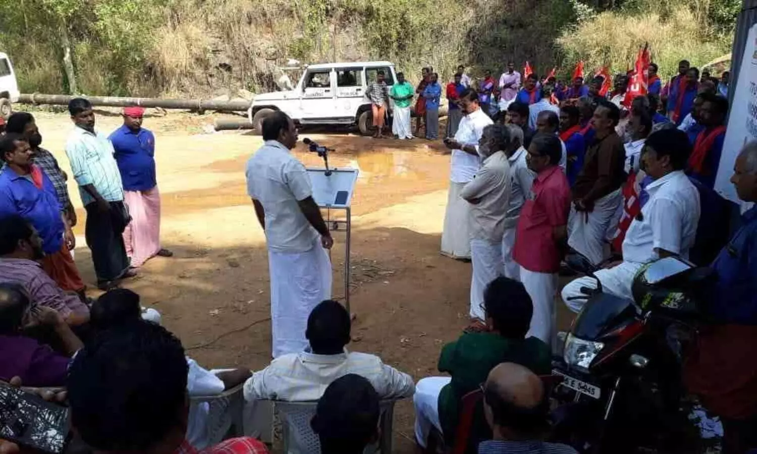 വെള്ളിയാങ്കല്ല് മണലെടുപ്പ്: സര്‍ക്കാറിനെതിരെ തൊഴിലാളികള്‍
