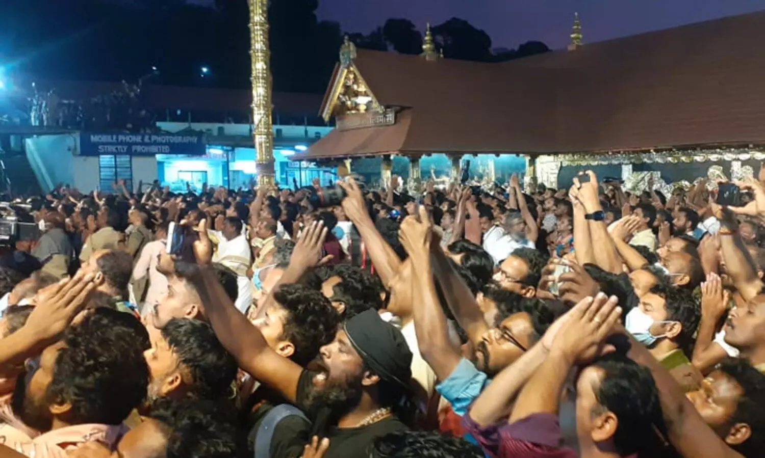 മകര ജ്യോതി ദർശിച്ച് തീർഥാടകർ; ഭക്തിസാന്ദ്രം ശബരിമല