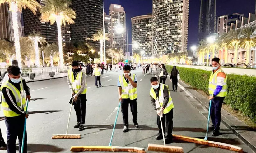 പുതുവത്സര വെടിക്കെട്ട്; ഒന്നര മണിക്കൂറിൽ ബുർജ് ക്ലീൻ പുതുവത്സര വെടിക്കെട്ട്; ഒന്നര മണിക്കൂറിൽ ബുർജ് ക്ലീൻ