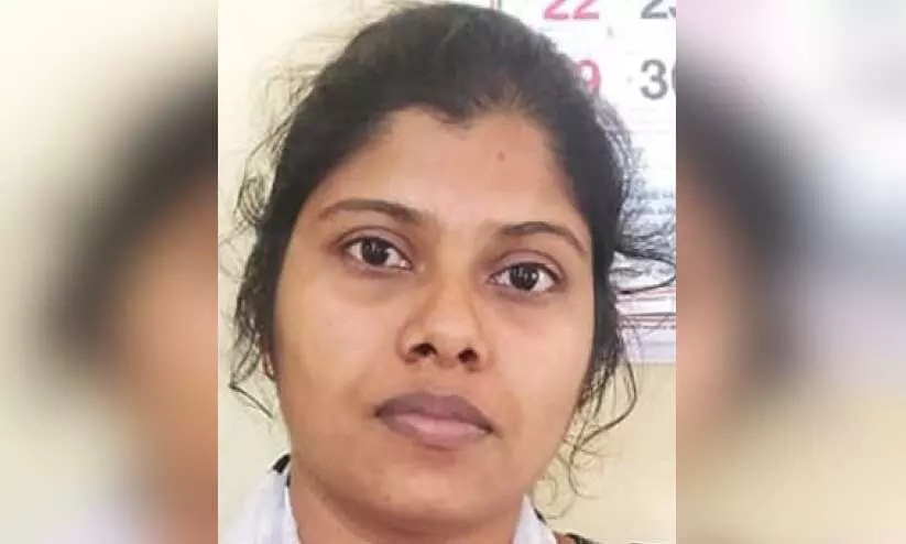 മുക്കുപണ്ടം പണയംവെച്ച് രണ്ട് ബാങ്കുകളിൽനിന്ന് ലക്ഷങ്ങൾ കബളിപ്പിച്ച യുവതി പിടിയിൽ മുക്കുപണ്ടം പണയംവെച്ച് രണ്ട് ബാങ്കുകളിൽനിന്ന് ലക്ഷങ്ങൾ കബളിപ്പിച്ച യുവതി പിടിയിൽ