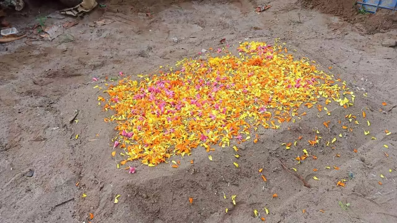 വളർത്തുനായ സൂസിക്ക്  അരൂർ പൊലീസിന്റെ യാത്രയയപ്പ്