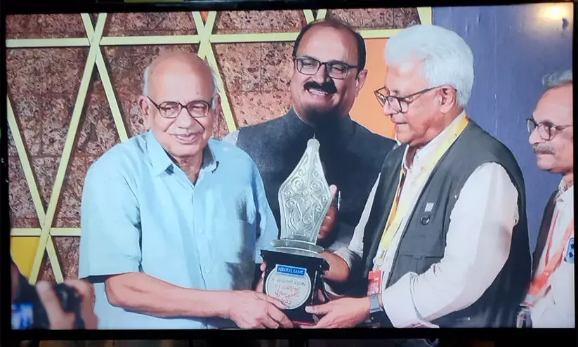 പ്രഥമ ഫെഡറല് ബാങ്ക് സാഹിത്യ പുരസ്കാരം കെ. വേണുവിന് പ്രഥമ ഫെഡറല് ബാങ്ക് സാഹിത്യ പുരസ്കാരം കെ. വേണുവിന്