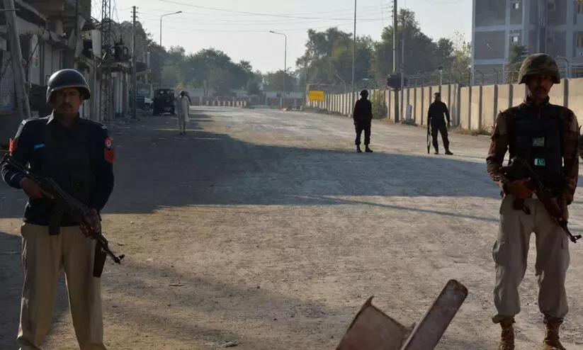 പാക് താലിബാൻ പൊലീസ് സ്റ്റേഷൻ ആക്രമിച്ചു; മൂന്നു പൊലീസുകാർ കൊല്ലപ്പെട്ടു പാക് താലിബാൻ പൊലീസ് സ്റ്റേഷൻ ആക്രമിച്ചു; മൂന്നു പൊലീസുകാർ കൊല്ലപ്പെട്ടു