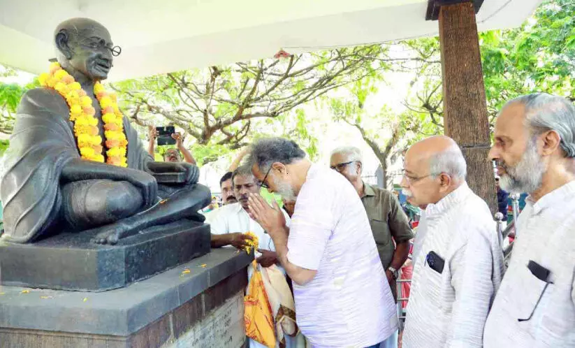 അമൃത് മഹോത്സവ ആഘോഷങ്ങളല്ല, ആത്മപരിശോധനയാണ് വേണ്ടത് -തുഷാര്‍ ഗാന്ധി