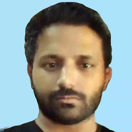 കു​റു​കെ ചാ​ടി​യ​തി​നെ തു​ട​ർ​ന്ന്  ബൈ​ക്ക് വൈ​ദ്യു​തി തൂ​ണി​ല്‍ ഇ​ടി​ച്ച് പ​രി​ക്കേ​റ്റ യു​വാ​വ് മ​രി​ച്ചു