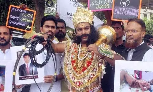 ന​ട​പ്പാ​ത​യി​ൽ​നി​ന്ന് ബെ​സ്‌​കോം നീ​ക്കി​യ​ത് 1554 ട്രാ​ന്‍സ്‌​ഫോ​ര്‍മ​റു​ക​ൾ