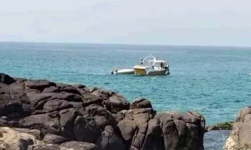 പാരാസെയിലിങ്ങിനിടെ ബോട്ടുകൾ കൂട്ടിമുട്ടി; വിനോദസഞ്ചാരി ബലൂണുമായി കടലിൽ പതിച്ചു