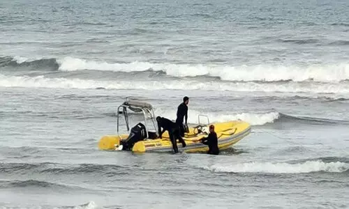 ബീച്ചിൽ അപകടത്തിൽപെട്ടയാളെ രക്ഷിച്ചു ബീച്ചിൽ അപകടത്തിൽപെട്ടയാളെ രക്ഷിച്ചു