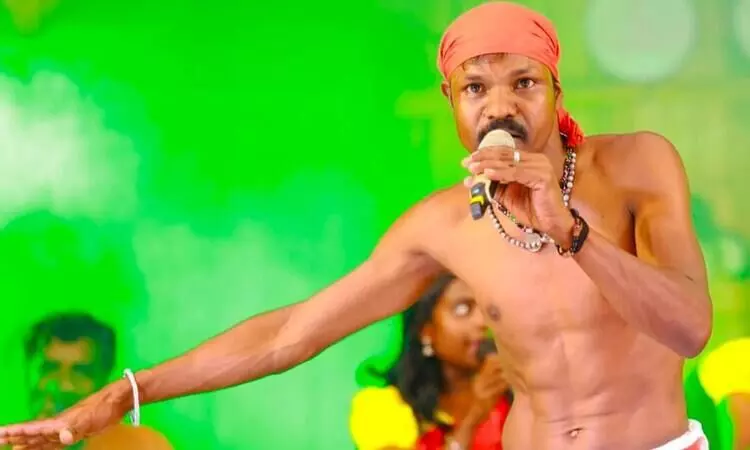 ‘ആ ഞണ്ടുകളുടെ അവസ്ഥയാണ് എന്റെ സമൂഹത്തിന്’: വിനു കിടച്ചുലൻ സംസാരിക്കുന്നു ‘ആ ഞണ്ടുകളുടെ അവസ്ഥയാണ് എന്റെ സമൂഹത്തിന്’: വിനു കിടച്ചുലൻ സംസാരിക്കുന്നു